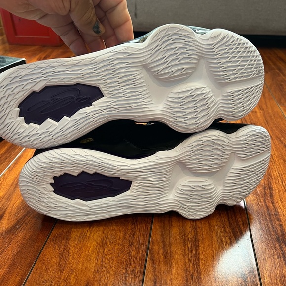 Lebron 17 lakers size 14 - Picture 5 of 8